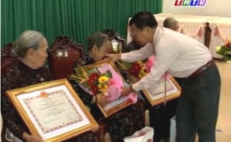 Tiền Giang tổ chức Lễ trao tặng, truy tặng danh hiệu Bà mẹ Việt Nam anh hùng