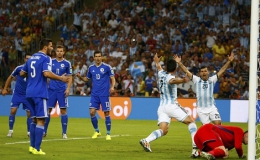 Messi tỏa sáng, Argentina giành 3 điểm đầu tiên