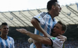 Messi rực sáng giúp Argentina vào vòng 1/16