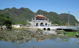 5 điểm du lịch tâm linh nổi tiếng của Ninh Bình