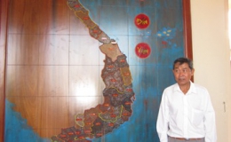 Đắc Lắc: 1 nghệ nhân trao tặng bản đồ “Hồn thiêng đất Việt”