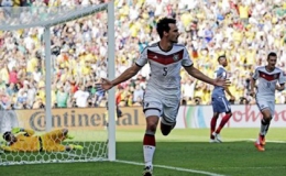 Đức và Brazil: Bay trên đôi cánh… trung vệ!