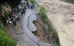 109 người chết do lở đất và lũ ở Nepal, Ấn Độ