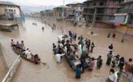 Lũ lụt ở Ấn Độ làm hơn 200.000 người mắc kẹt