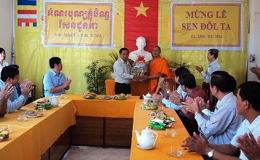 Mừng lễ Sen Dolta của đồng bào Khmer