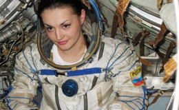 Kiều nữ Nga bay vào vũ trụ