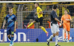 Dortmund quật ngã Arsenal trên sân nhà