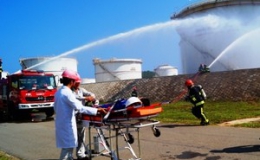 Diễn tập chữa cháy tại nhà máy lọc dầu Dung Quất