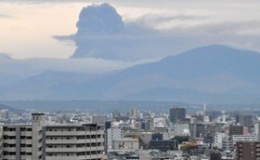Nhật Bản: Núi lửa Aso phun trào