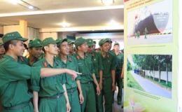 Khai mạc triển lãm nhân kỷ niệm 70 năm ngày thành lập Quân đội Nhân dân Việt Nam