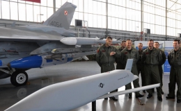 Ba Lan mua 40 tên lửa tầm xa của Mỹ