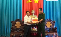 Ban chỉ đạo Tây Nam bộ thăm, tặng quà các đơn vị quân đội và cơ sở tôn giáo tỉnh Tiền Giang