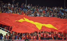 CĐV Việt Nam được phép mang đại kỳ vào sân Malaysia