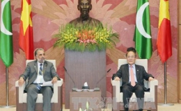 Chủ tịch Quốc hội Nguyễn Sinh Hùng tiếp Chủ tịch Hạ viện Pakistan