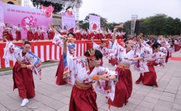 Sôi động lễ hội Hoa anh đào Nhật Bản 2015
