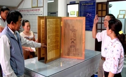 Kiểm định nội dung sách bằng gỗ về Anh hùng dân tộc Nguyễn Hữu Huân