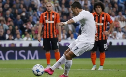Ronaldo lập hat-trick, ngày vàng của bóng đá Tây Ban Nha