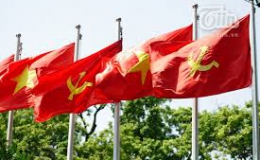 Treo cờ Tổ quốc chào mừng Đại hội đại biểu Đảng bộ tỉnh