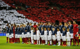 Vòng 13 Premier League cử hành Quốc ca Pháp tưởng nhớ nạn nhân Paris