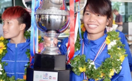 Đội Futsal nữ Thái Sơn Nam rộn ràng trong ngày về