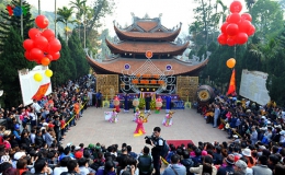 Hàng vạn du khách đổ về dự lễ khai hội chùa Hương