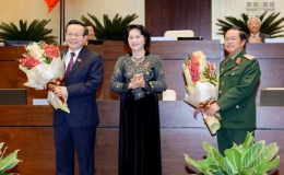 Đại tướng Đỗ Bá Tỵ và đồng chí Phùng Quốc Hiển được bầu giữ chức Phó Chủ tịch Quốc hội