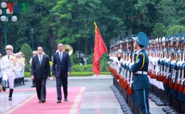 Chủ tịch nước đón Tổng thống Obama thăm chính thức Việt Nam