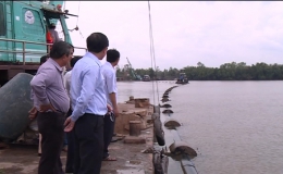Hạ thủy tuyến đường ống kéo nước từ đất liền sang  huyện Tân Phú Đông.