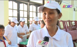 Nhịp đời qua ống kính “Bữa cơm miễn phí cho học sinh nghèo ở huyện Tân Phú Đông”