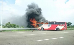 Cháy xe buýt chở khách Trung Quốc, 26 người chết