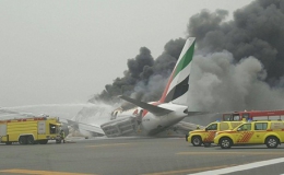 Máy bay Boeing-777 của hãng Emirates hạ cánh khẩn cấp