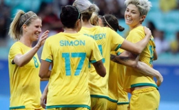 Bóng đá nữ Australia xuất sắc vào tứ kết