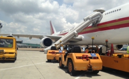 Máy bay bung phao trượt chuyến khai trương đến Tân Sơn Nhất