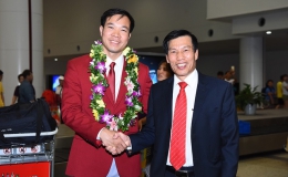 Hình ảnh Nhà vô địch Olympic Hoàng Xuân Vinh tại sân bay Nội Bài