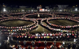 1000 diễn viên biểu diễn đại xòe dân tộc Thái tại Yên Bái