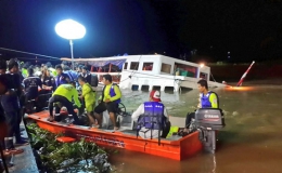 Chìm tàu du lịch làm 13 người chết tại Thái-lan
