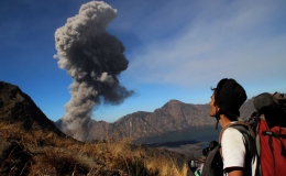 Gần 400 du khách mất tích vì núi lửa phun trào ở Indonesia