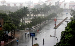 Áp thấp nhiệt đới gây mưa lớn và gió giật mạnh ở miền trung