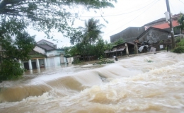 “Tiền Giang ủng hộ nhân dân vùng bão lũ miền Trung 800 triệu đồng”