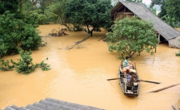 Hình ảnh lũ lụt miền Trung tràn ngập báo chí nước ngoài