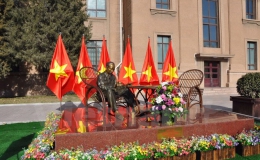 Khánh thành tượng Bác đặt tại Đại sứ quán Việt Nam ở Trung Quốc