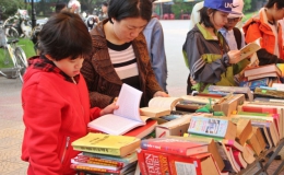 Phiên chợ sách cũ được tổ chức lần 2 tại Hà Nội