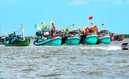 Hàng nghìn người về dự lễ hội Nghinh Ông miền biển Cà Mau