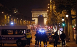 IS tấn công cảnh sát ở trung tâm Paris