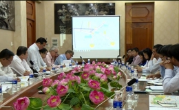 Lãnh đạo tỉnh Tiền Giang và Long An tiếp nhà đầu tư đường giao thông kết nối giữa hai địa phương.