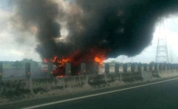 Xe khách cháy ngùn ngụt trên cao tốc TP HCM – Trung Lương