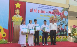 Phó Chủ tịch UBND tỉnh Tiền Giang Lê Văn Nghĩa dự Tổng kết Trường THPT Trần Hưng Đạo