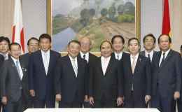 Thủ tướng Nguyễn Xuân Phúc hội kiến Chủ tịch Hạ viện Nhật Bản
