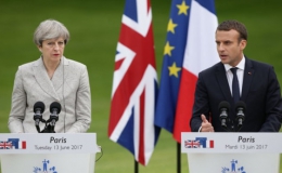 Tổng thống Pháp và Anh thảo luận về Brexit và chống khủng bố, cực đoan