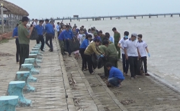Ra quân thực hiện Chiếc dịch tình nguyện “Hãy làm sạch biển” năm 2017